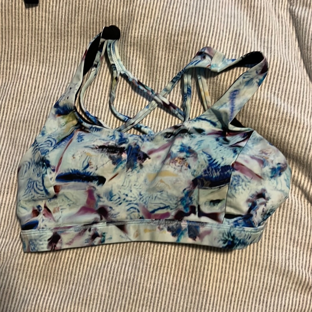 Lululemon sports bra
